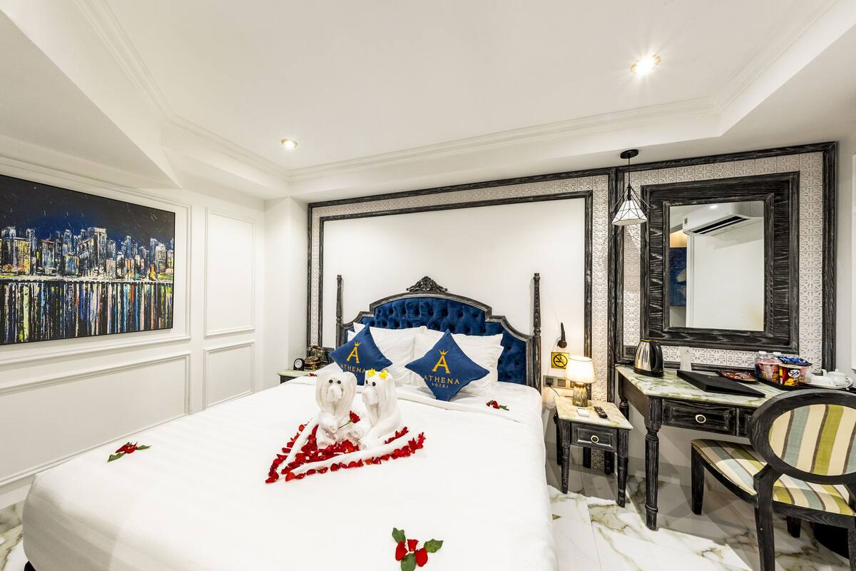 Quarto superior | Roupas de cama premium, frigobar, cofres nos quartos, escrivaninha