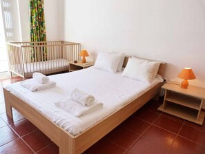 3 chambres, fer et planche à repasser, Wi-Fi gratuit, draps fournis