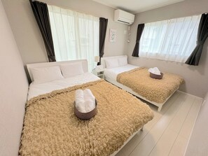 4 bedrooms, desk, iron/ironing board, free WiFi
