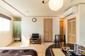 1 habitación, escritorio, tabla de planchar con plancha y wifi gratis 