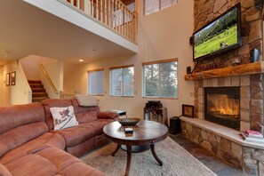 Smart TV, fireplace, ping pong