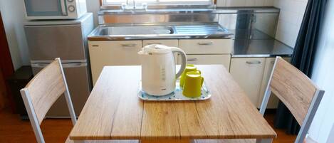 Réfrigérateur, micro-ondes