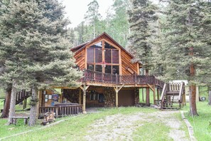 Exterior - Standing Bear Lodge in the Upper Valley (Red River)
