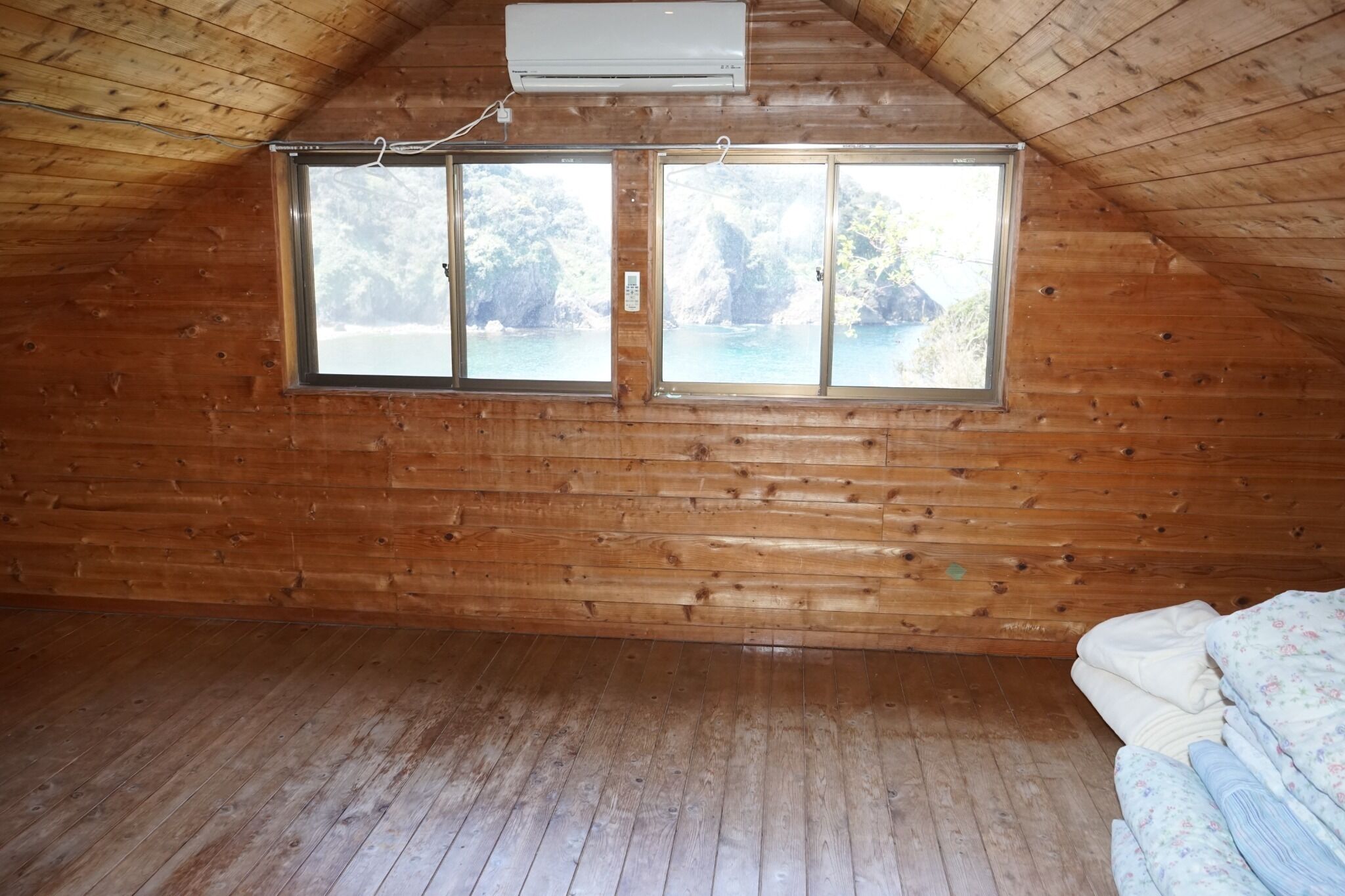 5 bedrooms, iron/ironing board, free WiFi