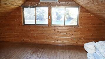 5 bedrooms, iron/ironing board, free WiFi