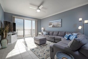 TV - Gateway Grand 510 Storage locker included and new decorator furnishings!! (Ocean City)