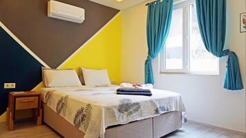 Rom – standard, 1 dobbeltseng | Individuelt dekorert, individuelt innredet og blendingsgardiner