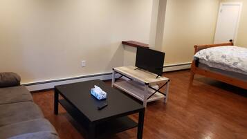 1 bedroom, WiFi (free), bed sheets