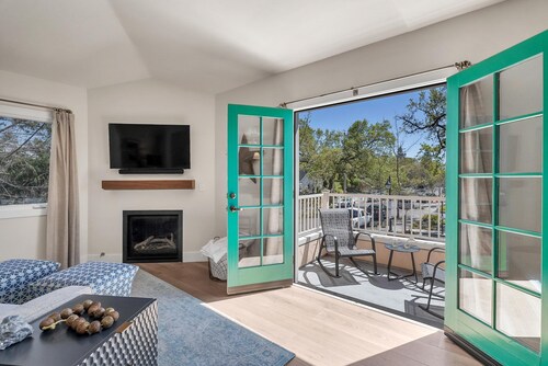 Upscale Condo on the Sonoma Plaza