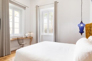 Deluxe Double Room with Side Sea View (#5) | 1 slaapkamer, een minibar, een kluis op de kamer