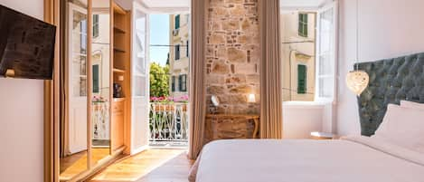 Deluxe Double Room with Balcony, Sea View (#6) | Minibar, cassaforte in camera, con stile personalizzato