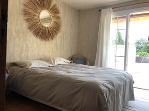 4 chambres, fer et planche à repasser, Wi-Fi gratuit, draps fournis