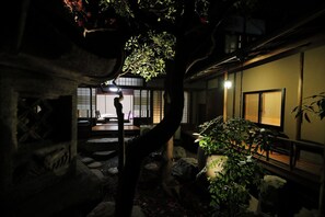 Property grounds - Shiratora Nishijin weaving studio 100 years old wa / Kyoto Kyōto (Kyoto)