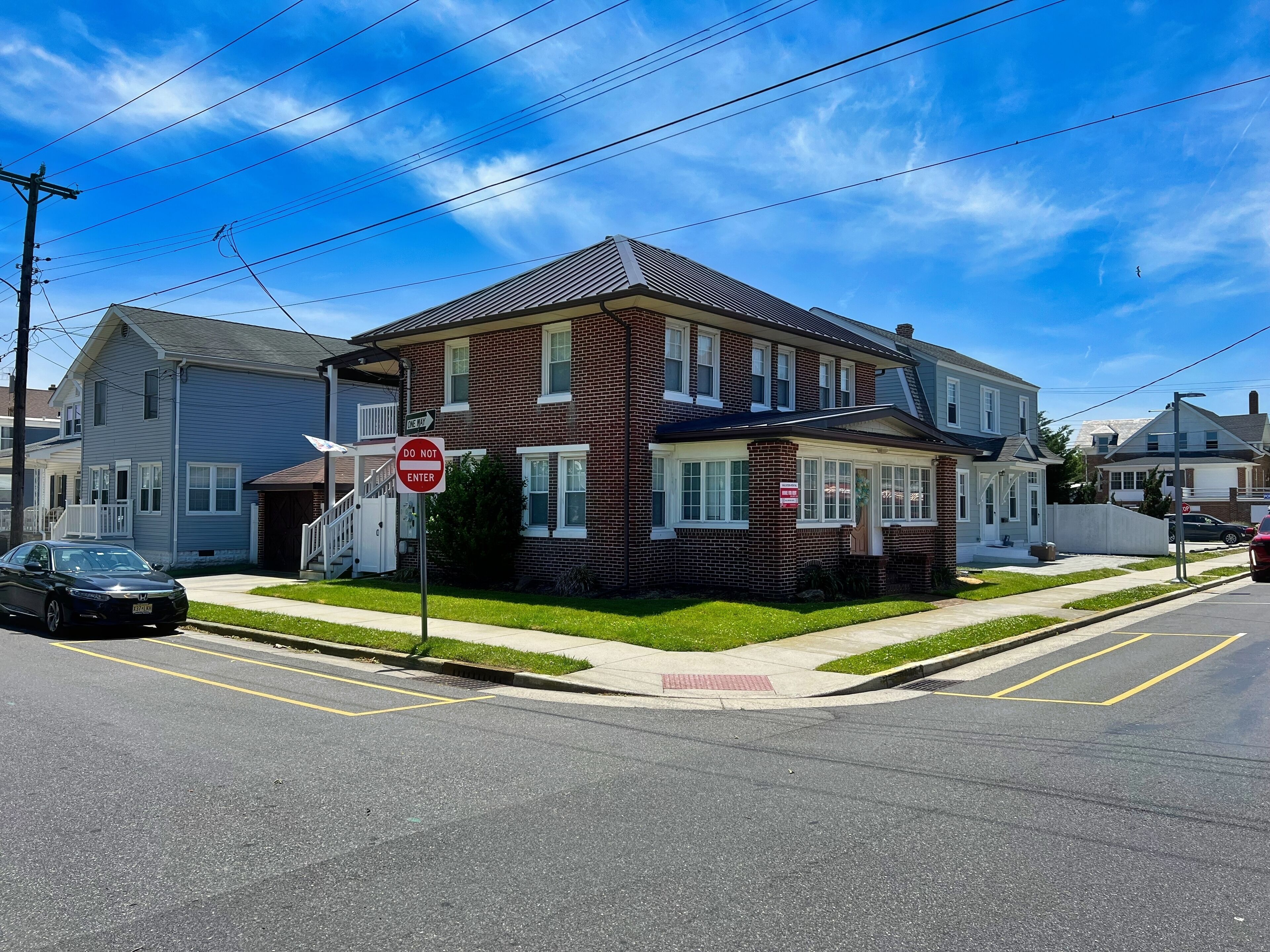 Beautiful Second Floor Unit, Close to Beach, Boardwalk and Entertainment.