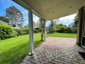 Property grounds - Renovated detached luxury bungalow (Sint Maartenszee)