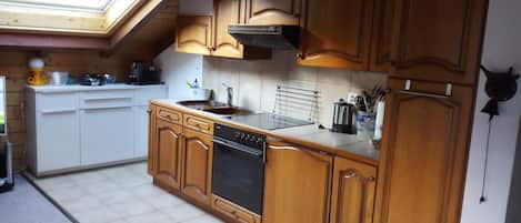 KĂŒhlschrank, Ofen, Herdplatte, GeschirrspĂŒler