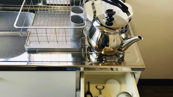 Geladeira, micro-ondas, cooktop, panela elétrica de arroz