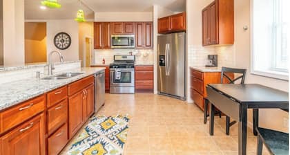 Hidden Emerald open floor plan/ Remodeled Apartment