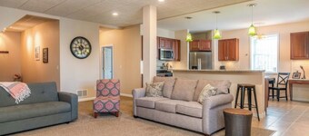 Hidden Emerald open floor plan/ Remodeled Apartment