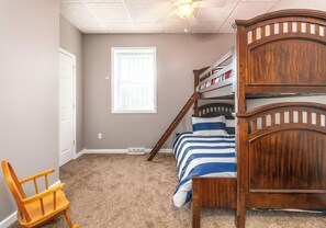 2 chambres, fer et planche à repasser, Wi-Fi, draps fournis