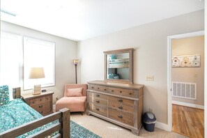 3 bedrooms, iron/ironing board, Internet, bed sheets