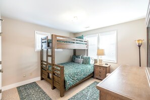 3 bedrooms, iron/ironing board, Internet, bed sheets