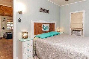 3 bedrooms, travel crib, WiFi, bed sheets