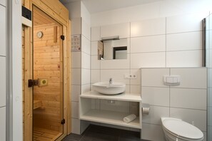 Dusch, hårtork och toalettpapper