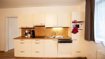 Fridge, microwave, dishwasher, coffee/tea maker