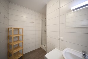 Douche, sèche-cheveux, papier toilette