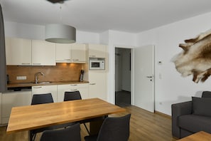 Coffee/tea maker, fridge, microwave, dishwasher
