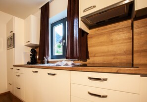 Fridge, microwave, dishwasher, coffee/tea maker