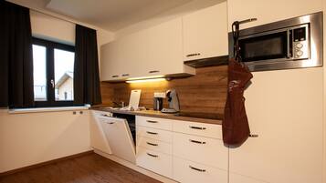 Fridge, microwave, dishwasher, coffee/tea maker