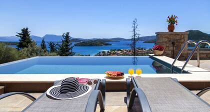 Villa Kallisto with Infinity Pool & Stunning Sea View in Perigiali, Lefkada!!!
