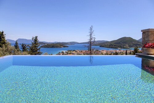 Villa Kallisto with Infinity Pool & Stunning Sea View in Perigiali, Lefkada!!!