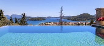 Villa Kallisto with Infinity Pool & Stunning Sea View in Perigiali, Lefkada!!!