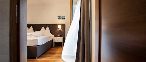 3 bedrooms, in-room safe, free WiFi