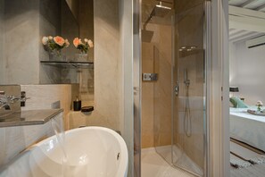 Bathtub, hair dryer, bidet, towels