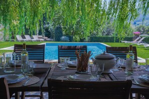 Outdoor dining