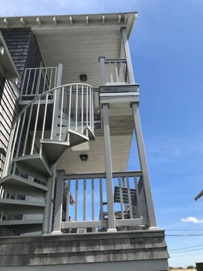 Exterior - Boathouse Apartment at Fortunes Rocks, 100 feet from the beach. (Biddeford)