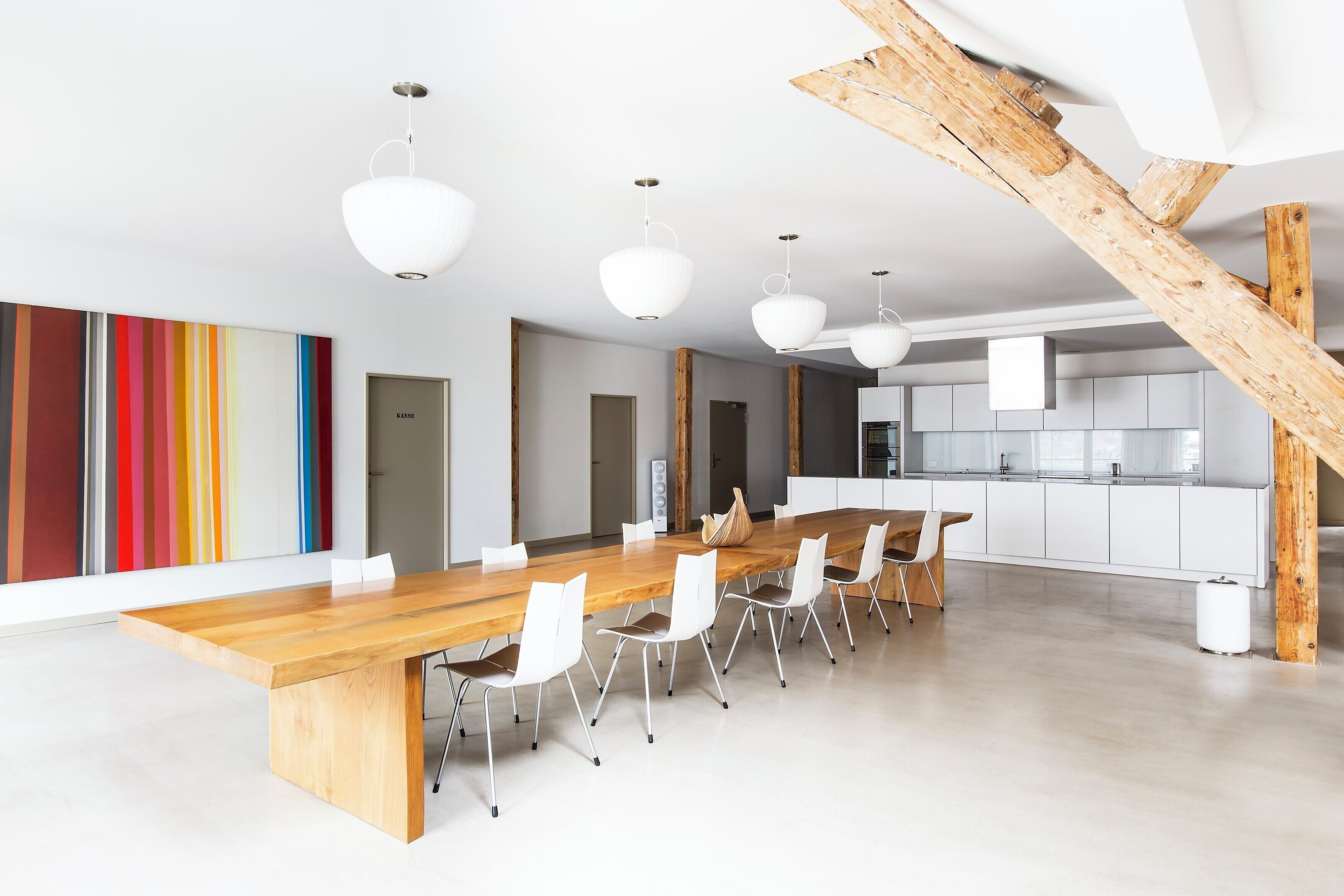 Phòng Suite Cao cấp (Loft) | Khu phòng khách | IPod dock, banh bàn, bàn bóng bàn 