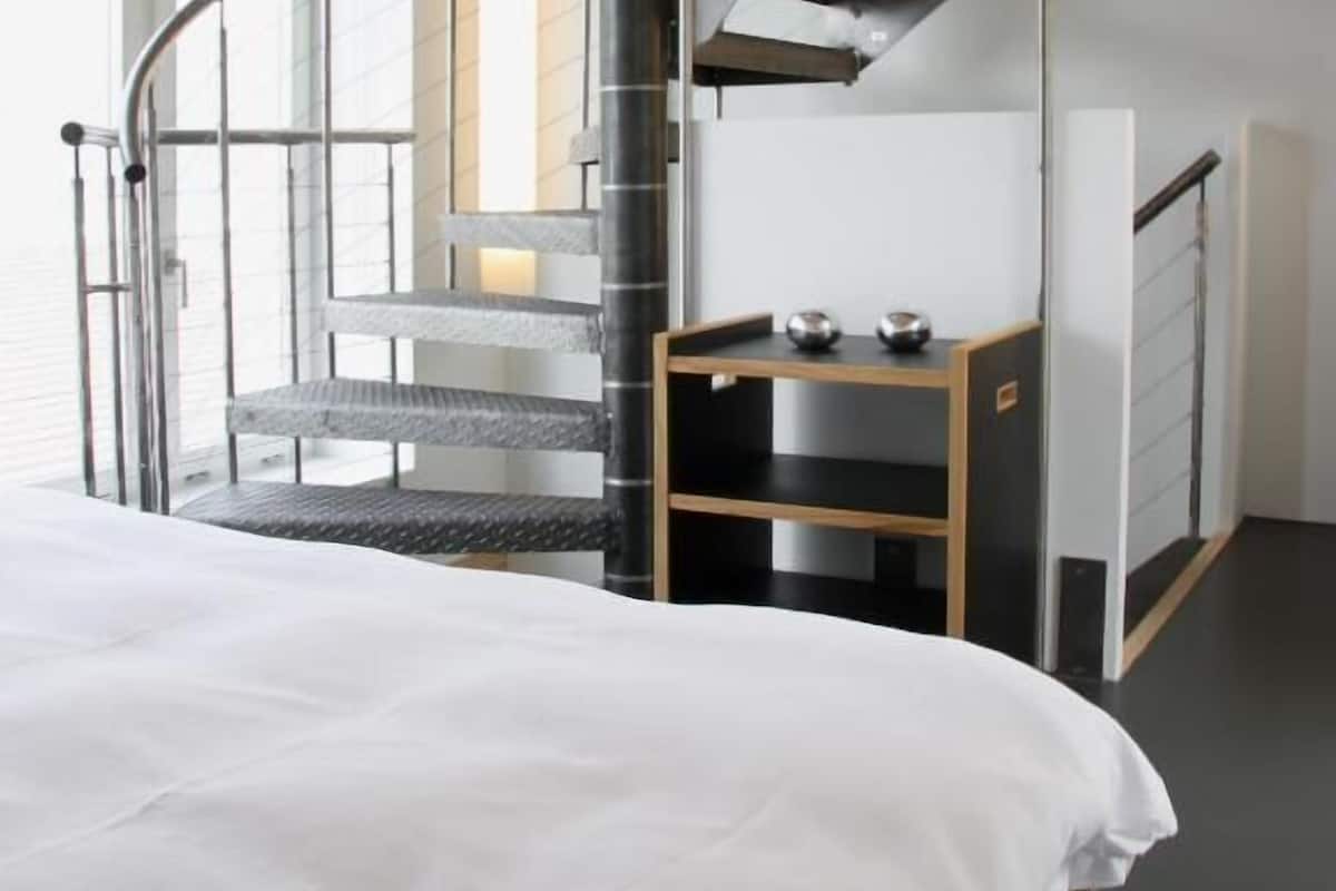 2 bedrooms, premium bedding, down comforters, in-room safe