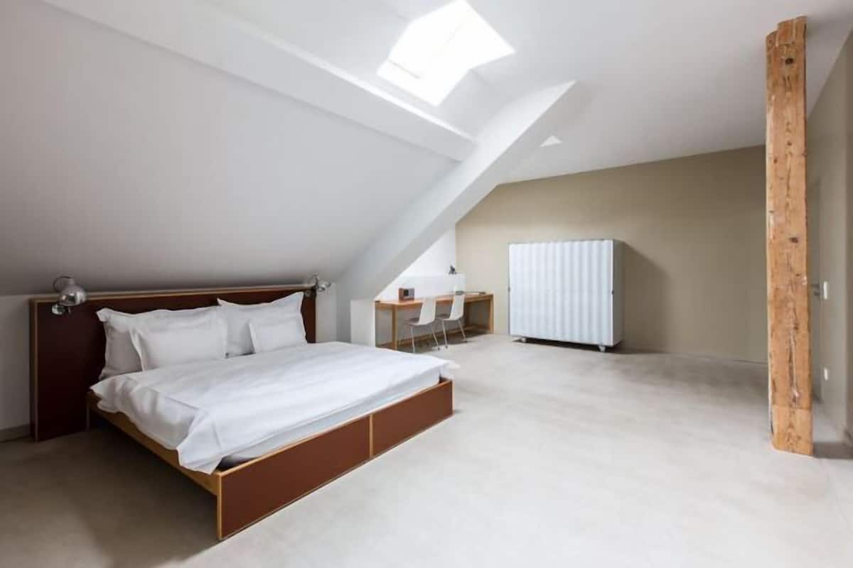 2 bedrooms, premium bedding, down comforters, in-room safe