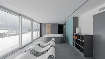 Sauna, hot tub, steam room