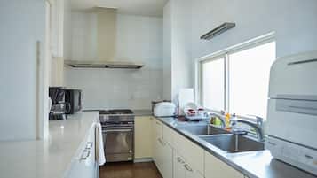 Fridge, microwave, stovetop, cookware/dishes/utensils