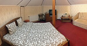 Economy Double or Twin Room | Individually furnished, desk, iron/ironing board, free WiFi - Hotel Geneva (Ternopil)