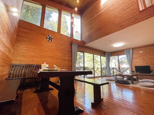 A lodge nestled in the forest of Aso accommodates up to 8 people / Aso Kumamoto