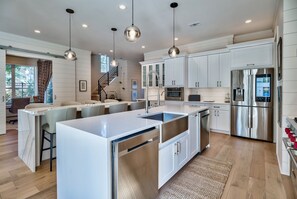 Fridge, microwave, oven, stovetop - Holiday Availability! Private Pool! Professionally Decorated! Outdoor TVs! (Destin)