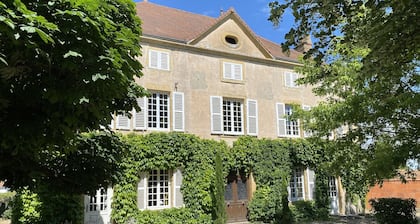 Le Domaine du Martray - Typical southern Burgundy family home