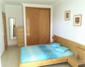 1 bedroom, travel crib, free WiFi, bed sheets - Ocean Breeze (Portimão)